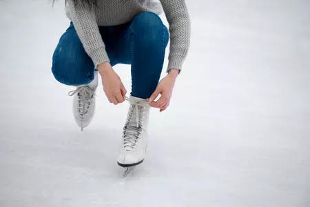Cum se creează un patinoar într-o hală?