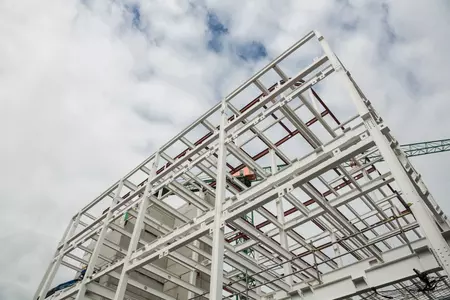 Cât durează construcția și montajul unei hale sportive?