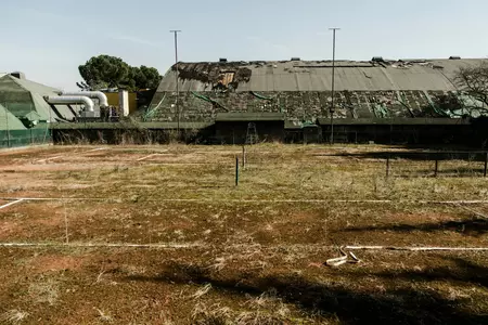 Ce influențează timpul de construire a unei hale militare?