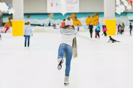 Acoperirea patinoarului cu o hală de cort - cât costă?